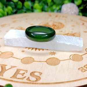 ● Dark Green Carnelian Agate Crystal Ring - Size 7